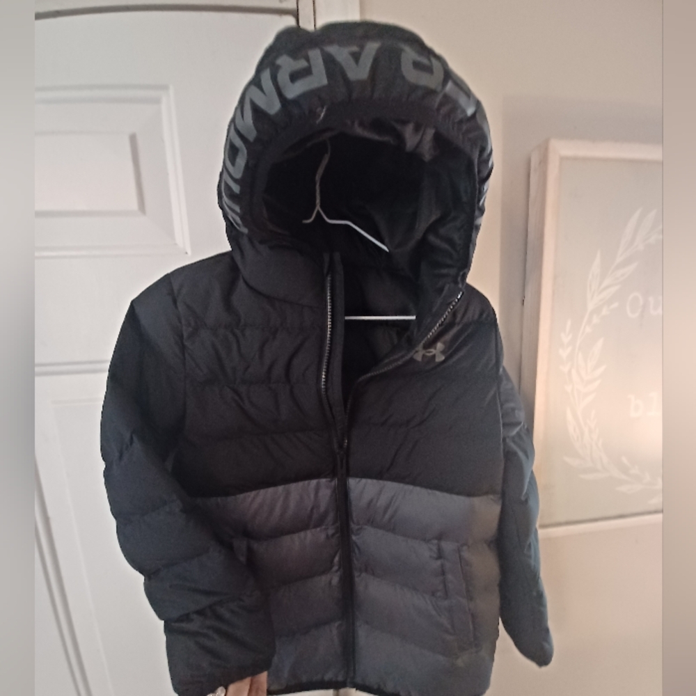 UNDER ARMOUR KIDS PUFFER JACKET WITH HOOD XS